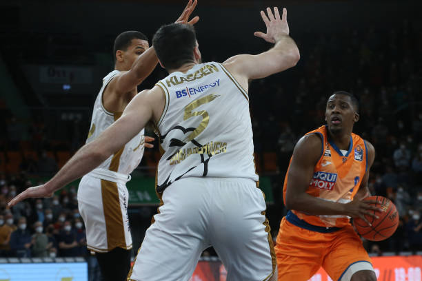 詹姆斯则在 詹姆斯则在